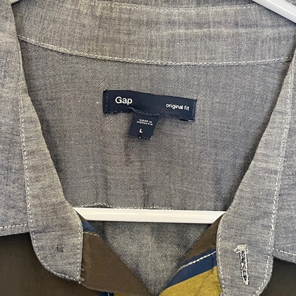GAP Men's Gray and Olive‎ Button-Up Shirt Large - Picture 3 of 6